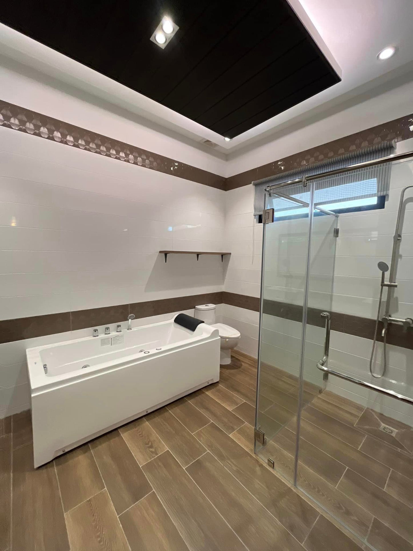 𝐄𝐋𝐄𝐆𝐀𝐍𝐓 𝐋𝐔𝐗𝐔𝐑𝐈𝐎𝐔𝐒 𝐇𝐎𝐌𝐄 𝐖𝐈𝐓𝐇 𝐏𝐎𝐎𝐋 𝐅𝐎𝐑 𝐒𝐀𝐋𝐄