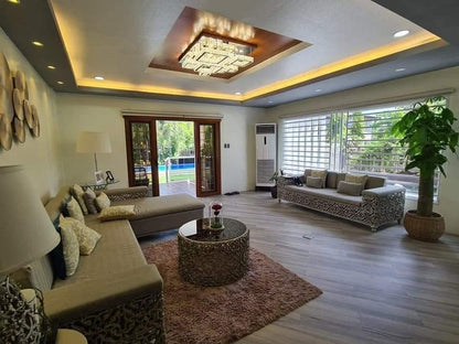 𝐅𝐔𝐑𝐍𝐈𝐒𝐇𝐄𝐃 𝐌𝐎𝐃𝐄𝐑𝐍 𝐇𝐎𝐔𝐒𝐄 𝐖𝐈𝐓𝐇 𝐒𝐖𝐈𝐌𝐌𝐈𝐍𝐆 𝐏𝐎𝐎𝐋 𝐅𝐎𝐑 𝐒𝐀𝐋𝐄