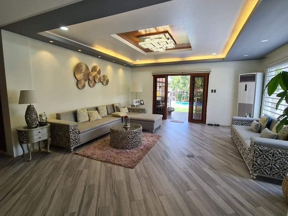 𝐅𝐔𝐑𝐍𝐈𝐒𝐇𝐄𝐃 𝐌𝐎𝐃𝐄𝐑𝐍 𝐇𝐎𝐔𝐒𝐄 𝐖𝐈𝐓𝐇 𝐒𝐖𝐈𝐌𝐌𝐈𝐍𝐆 𝐏𝐎𝐎𝐋 𝐅𝐎𝐑 𝐒𝐀𝐋𝐄