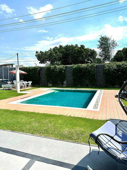 Huge House With Pool