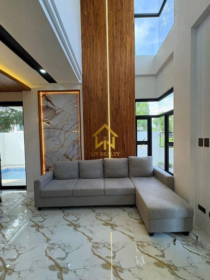 Modern Elegant home with pool