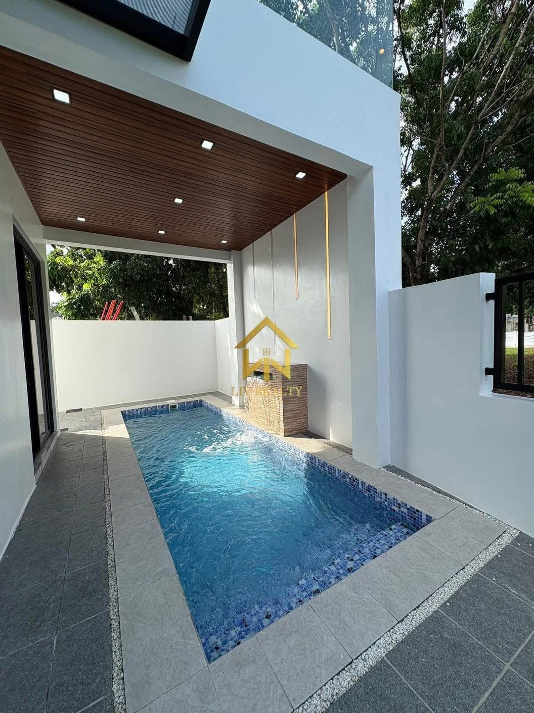 Modern Elegant home with pool