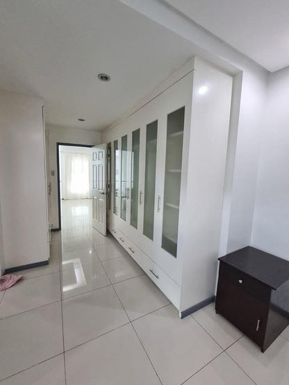 Pre-owned Big space House