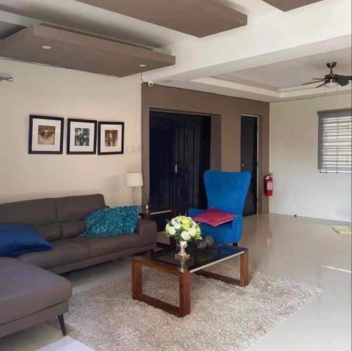 Spacious Mansion With Pool