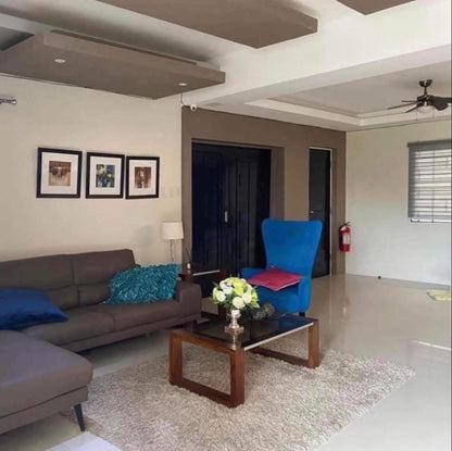 Spacious Mansion With Pool