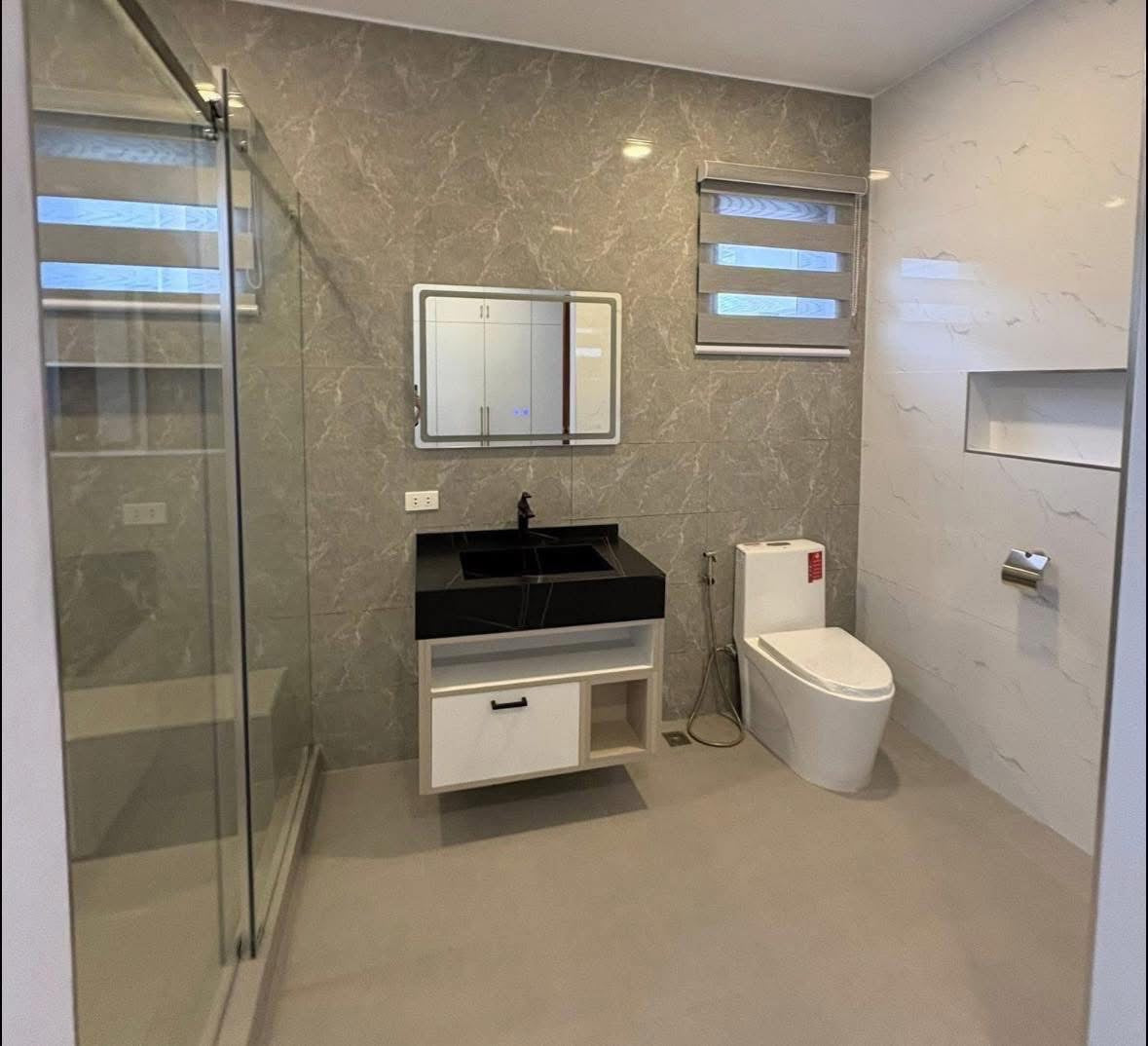 Bungalo House With Pool