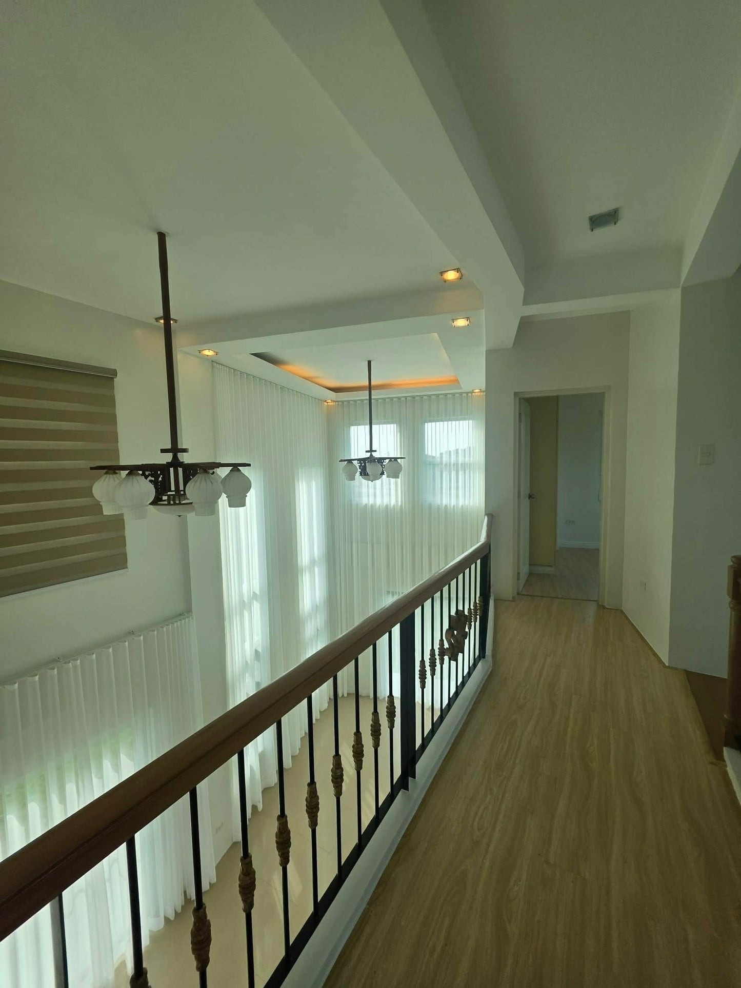 Corner Minimalist Home