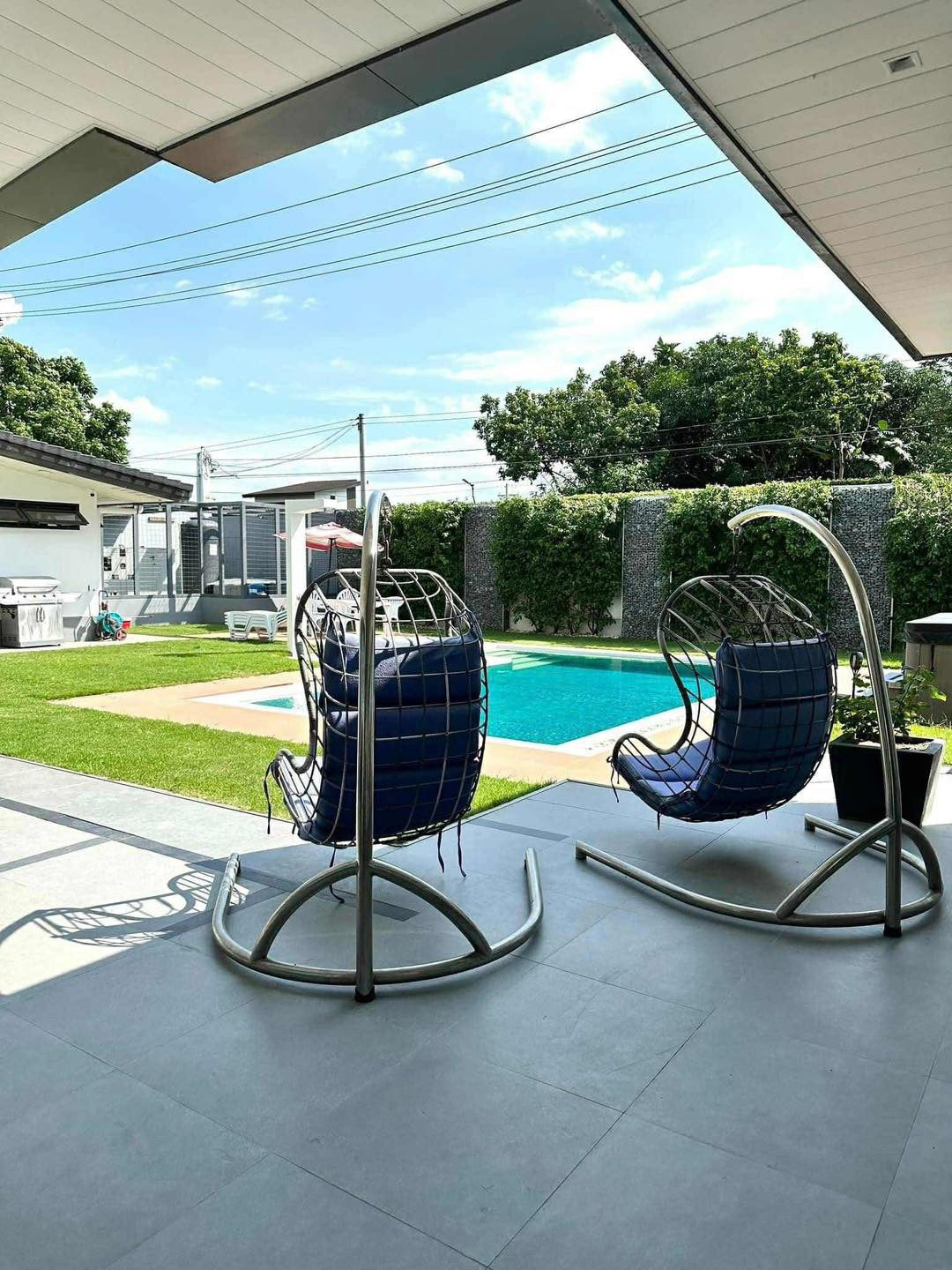 Huge House With Pool