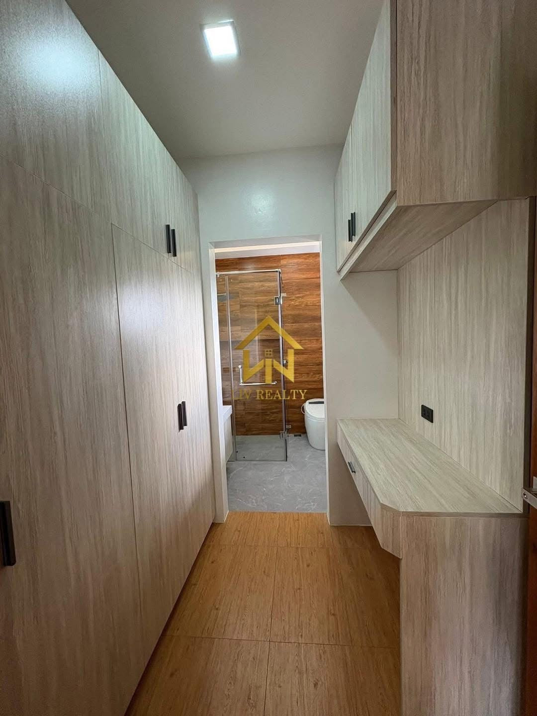 Modern Elegant home with pool