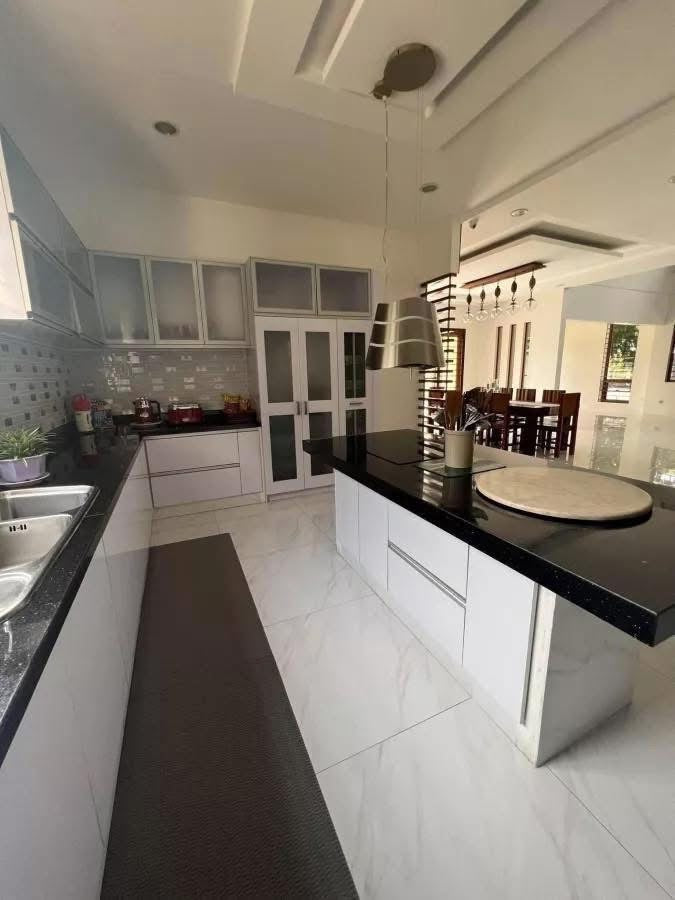 Spacious Beautiful House with pool