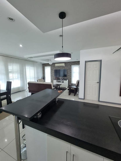 Pre-owned Big space House