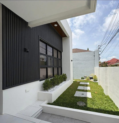 Bungalo House With Pool