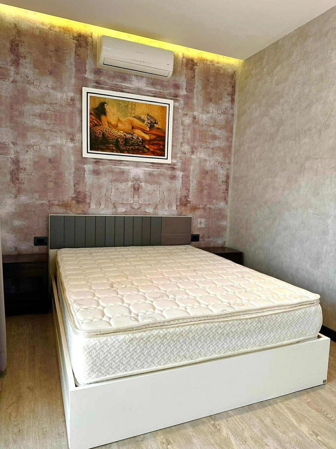 Huge House With Pool