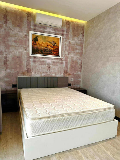 Huge House With Pool