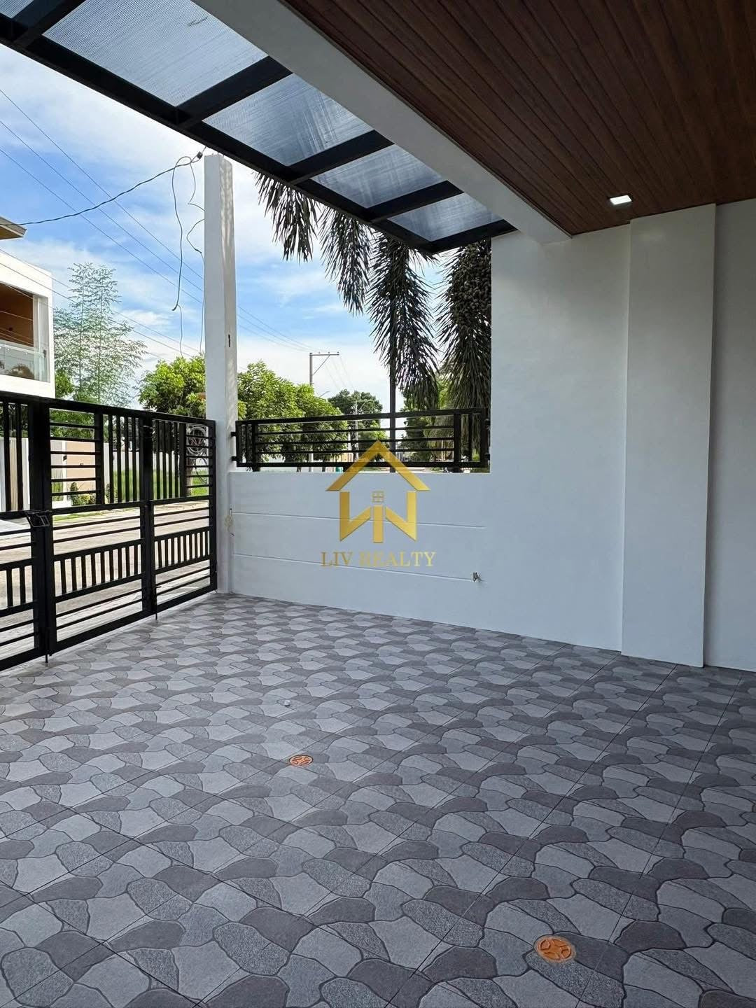 Modern Elegant home with pool