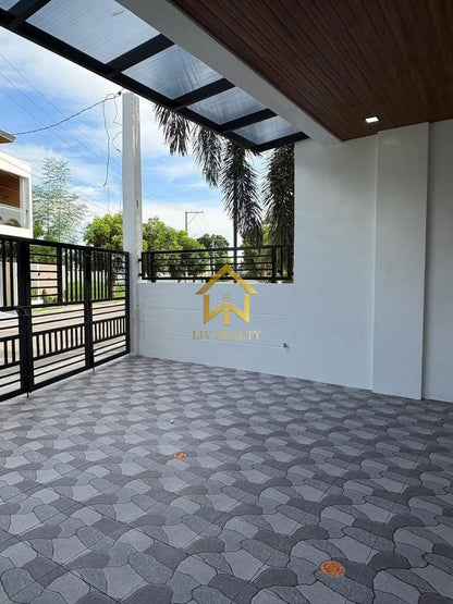 Modern Elegant home with pool