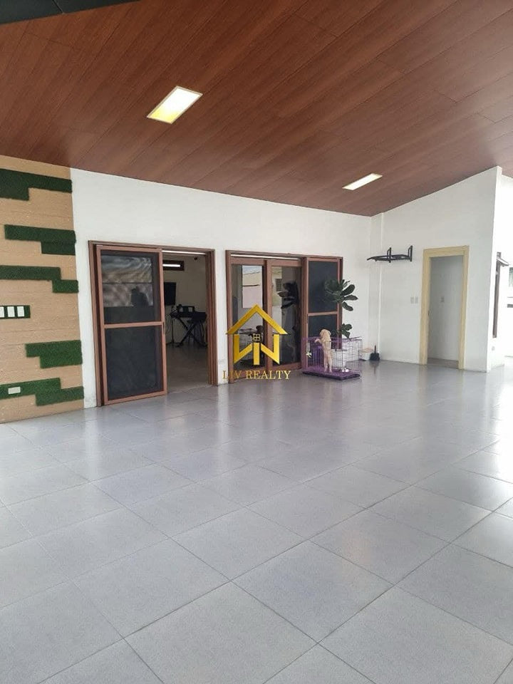 Unique Modern Elegant Home