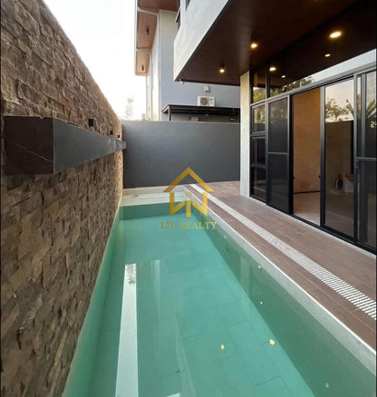 Luxurious Home with Pool