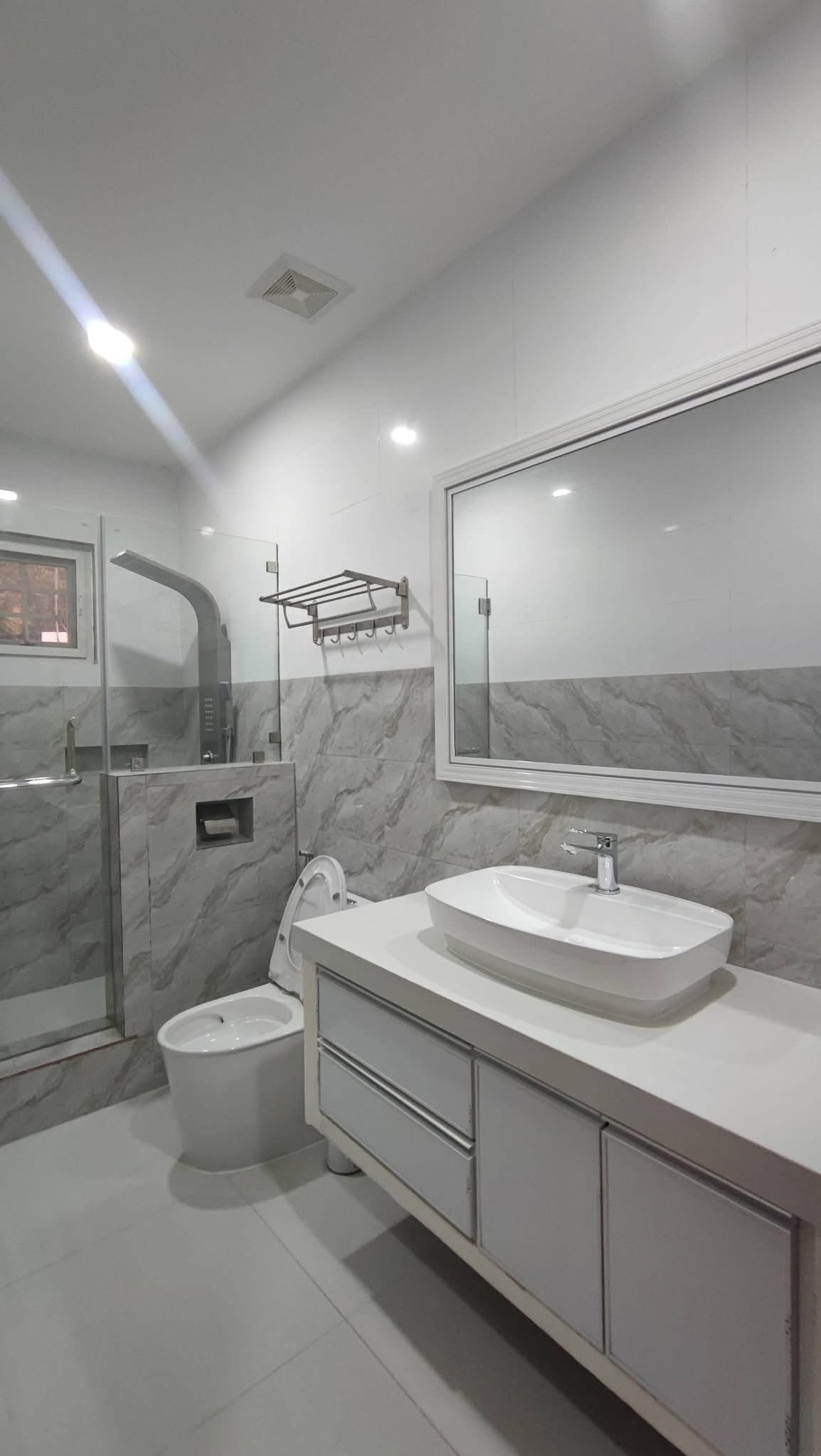 Bungalow Home With Pool