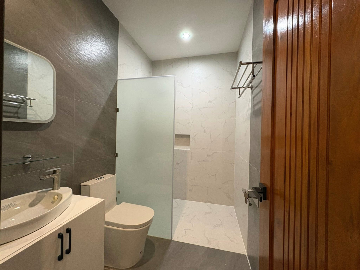 Furnished Modern Elegant Home