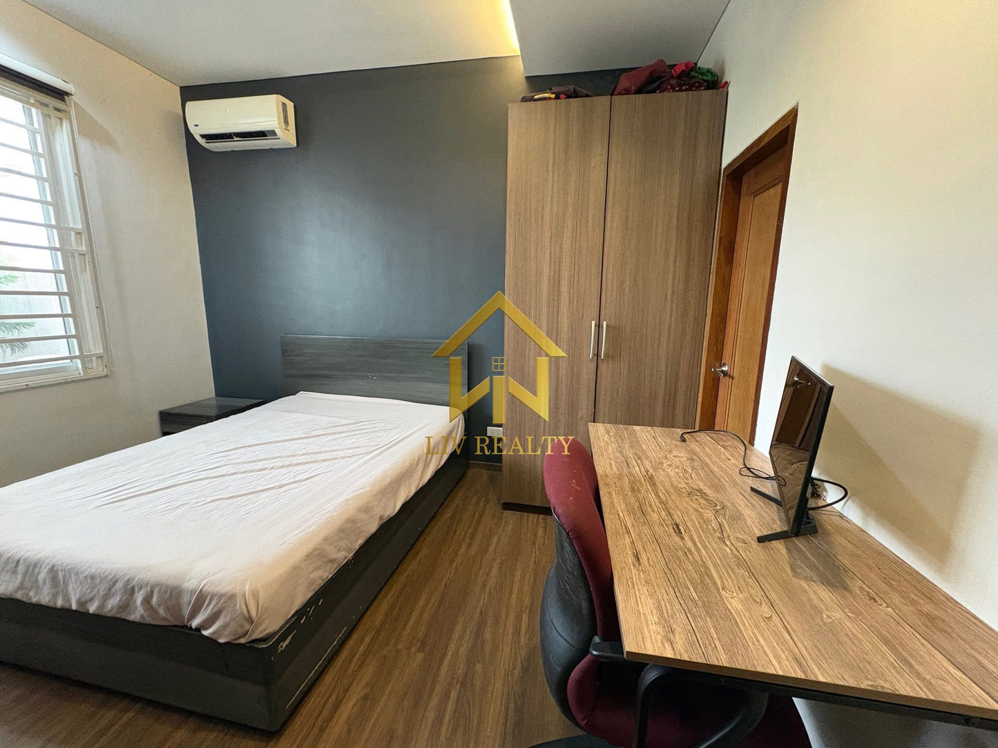 Pre owned Furnised Modern Home