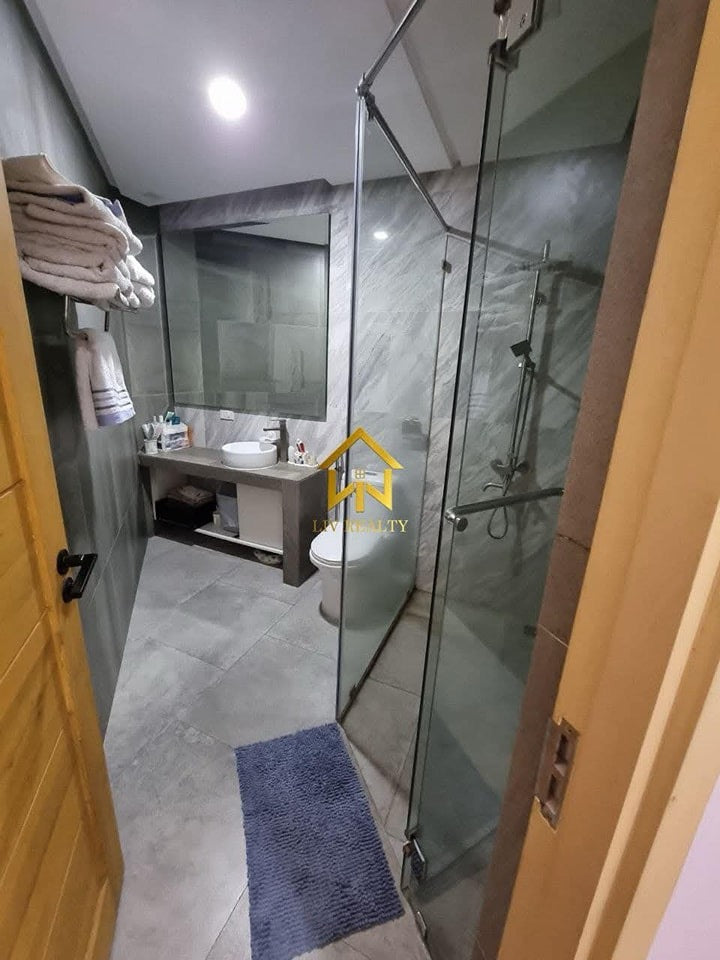 Unique Modern Elegant Home