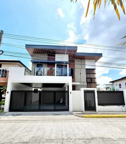 Furnised Modern Home with pool