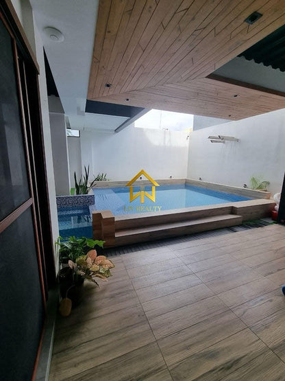 Unique Modern Elegant Home