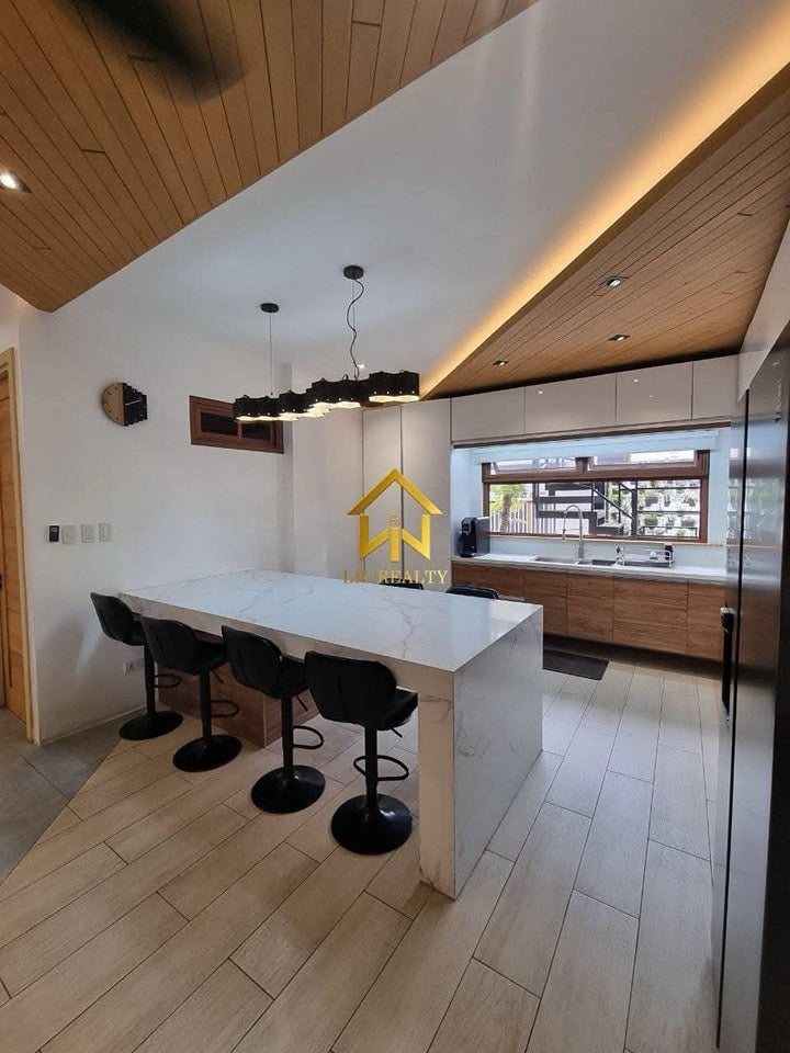 Unique Modern Elegant Home