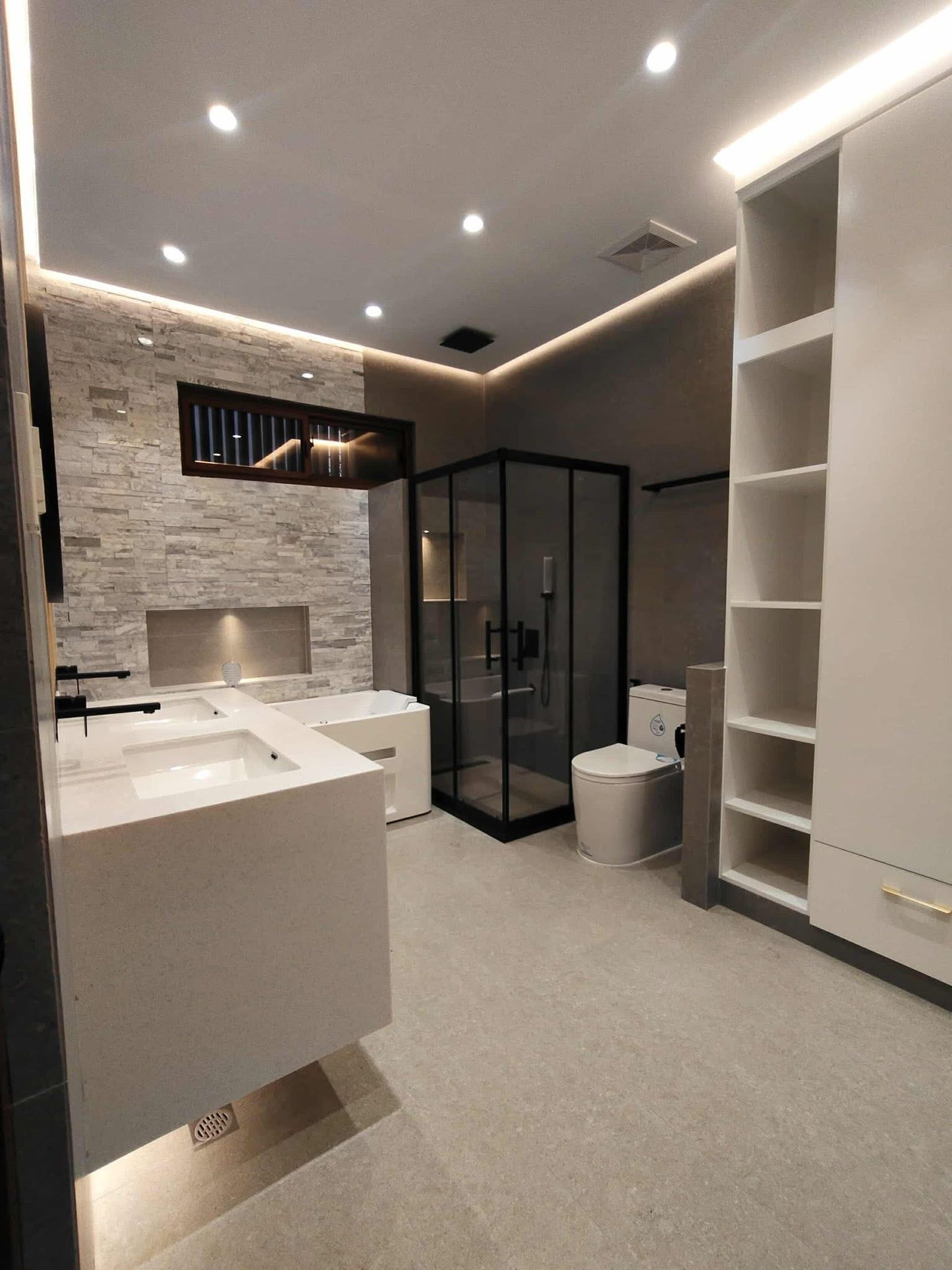 Modern Elegant Home with Pool