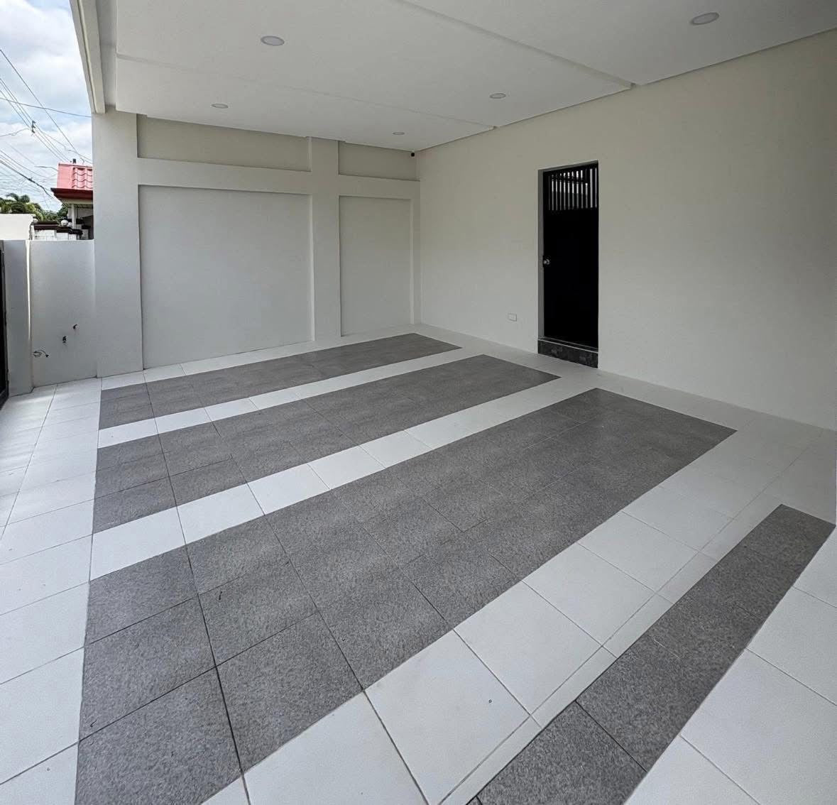 Bungalo House With Pool