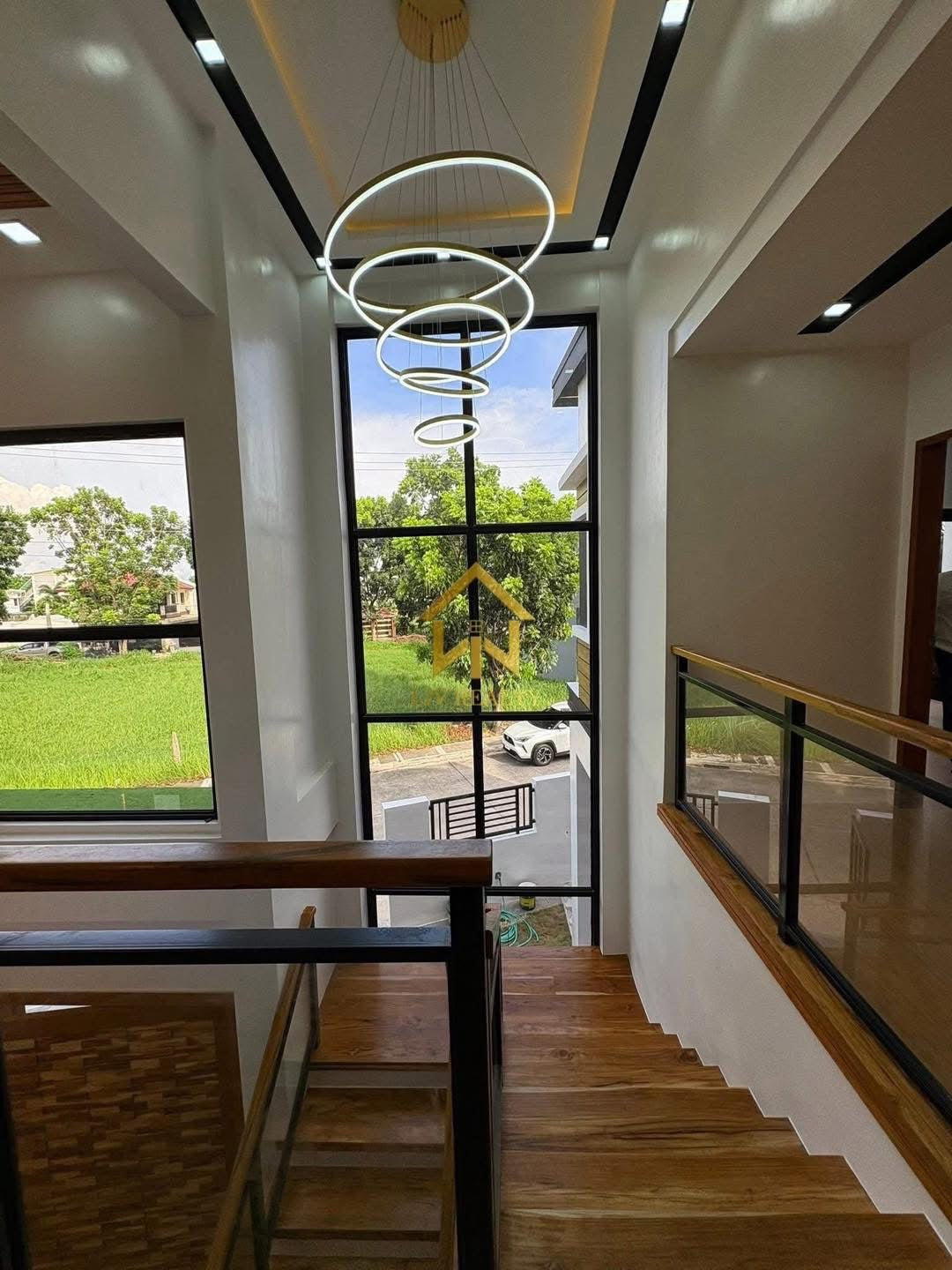 Modern Elegant home with pool