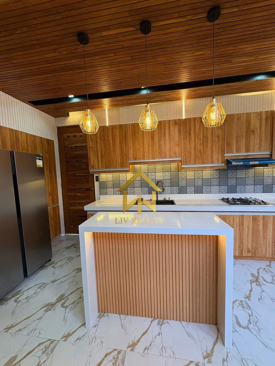 Modern Elegant home with pool