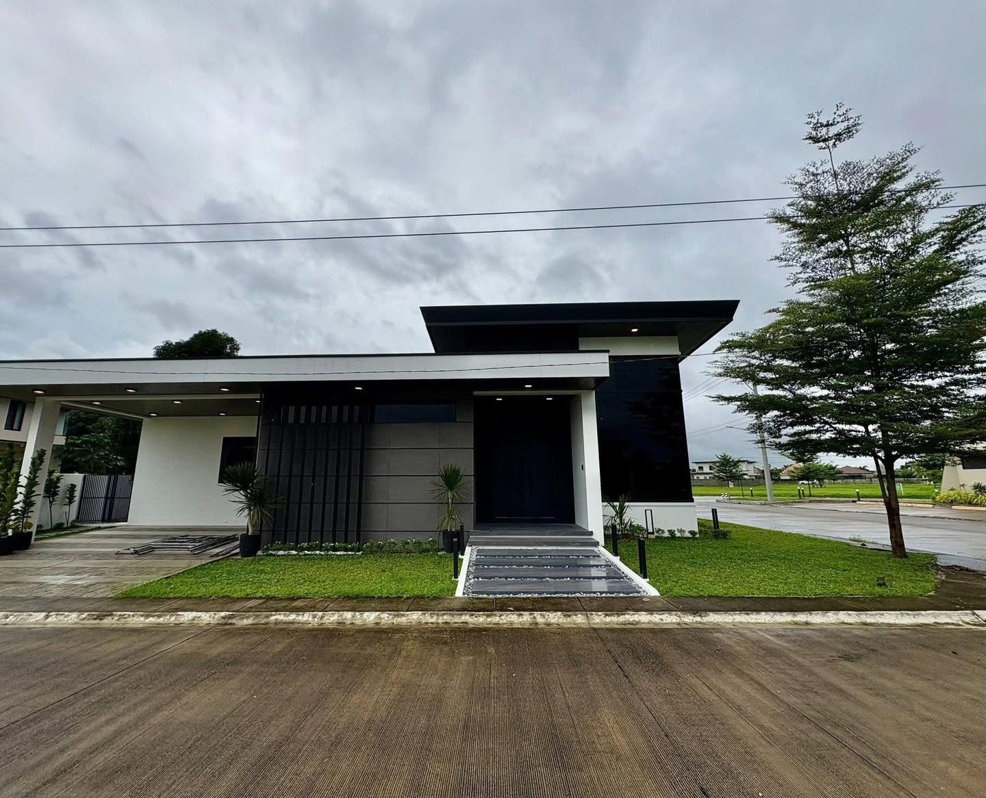 Luxurious Modern Bungalo