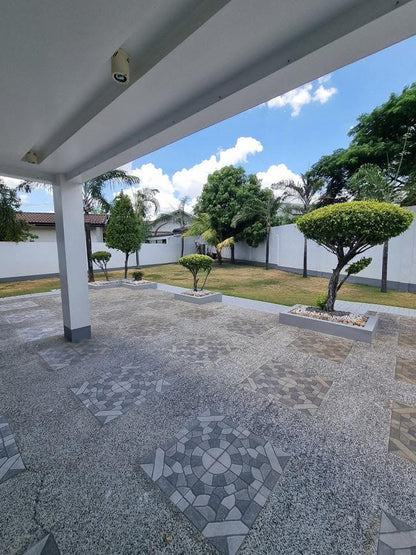 Pre-owned Big space House