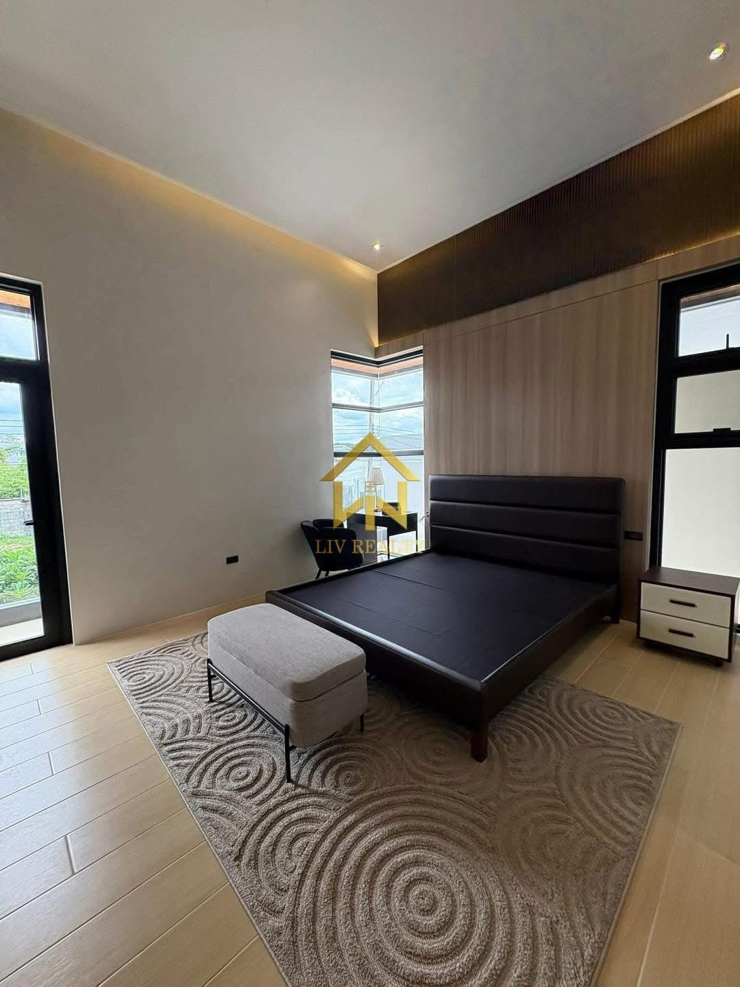 Modern Elegant House with Pool