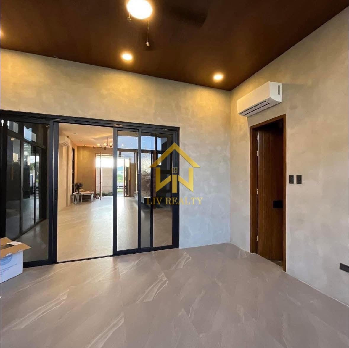 Luxurious Home with Pool