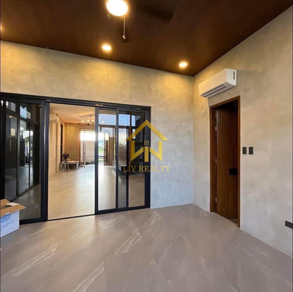 Luxurious Home with Pool