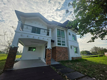 Corner Minimalist Home