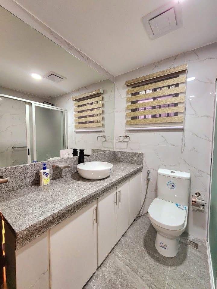 Spacious Bungalo Home with Pool