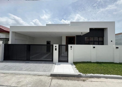 Bungalo House With Pool