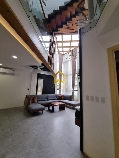 Unique Modern Elegant Home