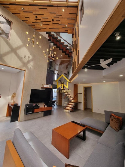 Unique Modern Elegant Home