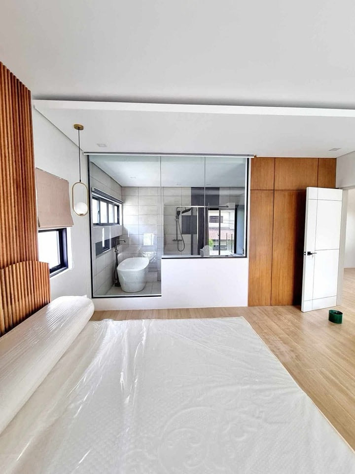 Furnised Modern Home with pool