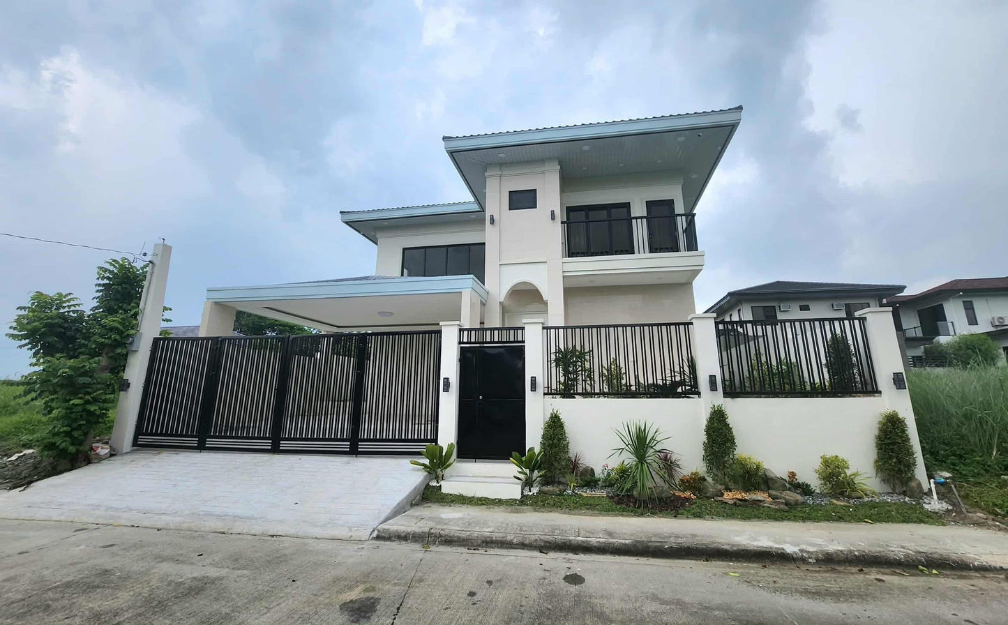 Elegant Modern Home with Pool