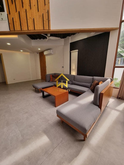 Unique Modern Elegant Home