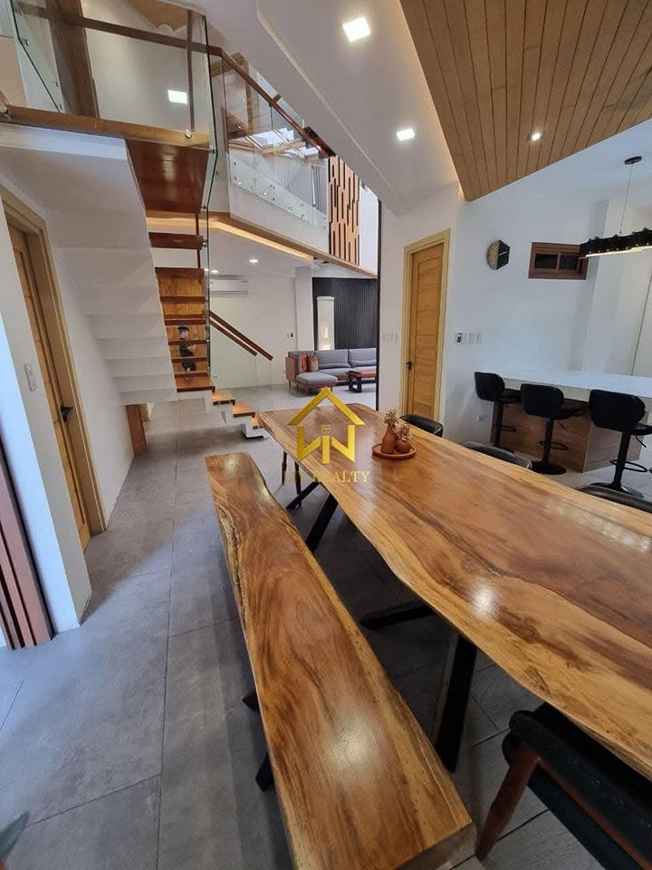 Unique Modern Elegant Home