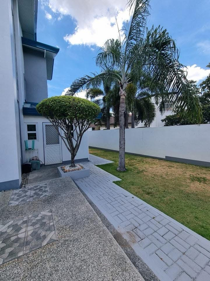 Pre-owned Big space House