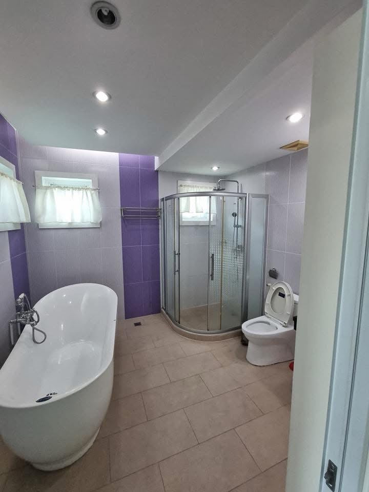 Pre-owned Big space House