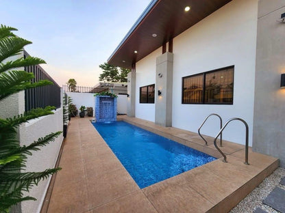 Spacious Bungalo Home with Pool